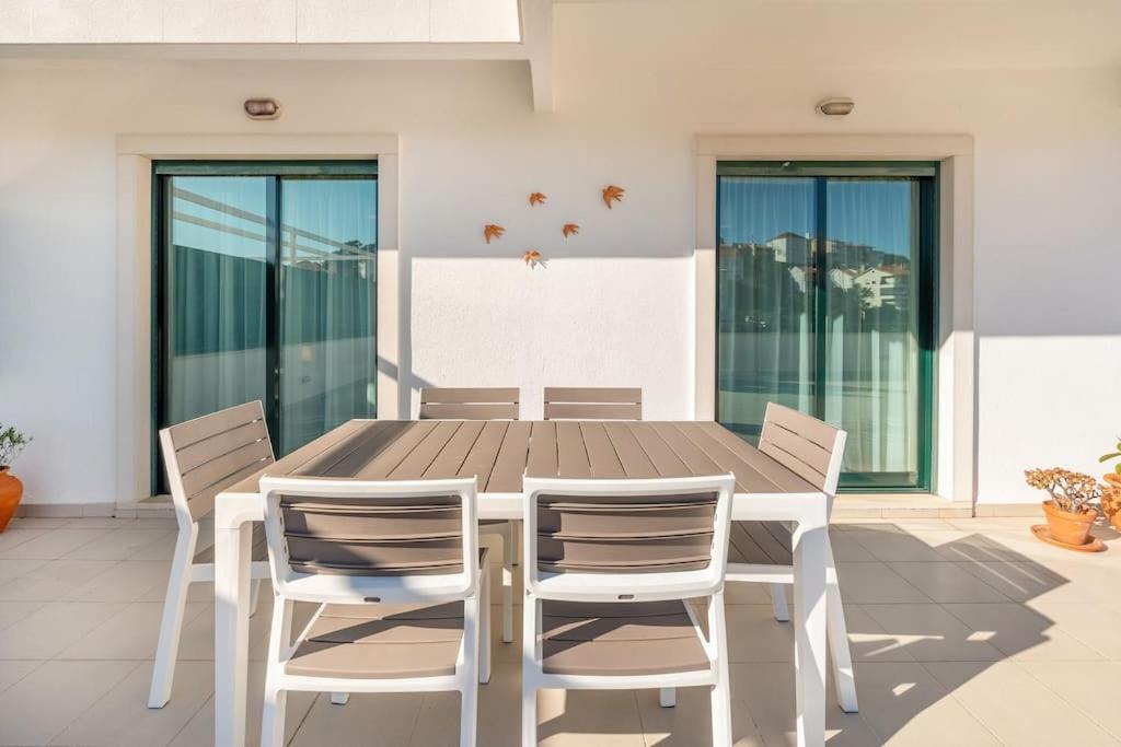 Appartement Sunny With Very Spacious Terrace Cascais